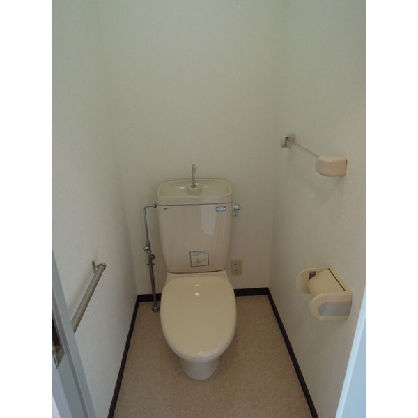 グレイスハイツのトイレ|ゆったりとした空間のトイレです