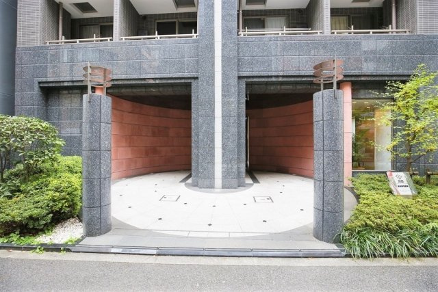 パレステュディオ新宿御苑駅前のエントランス|パレステュディオ新宿御苑駅前