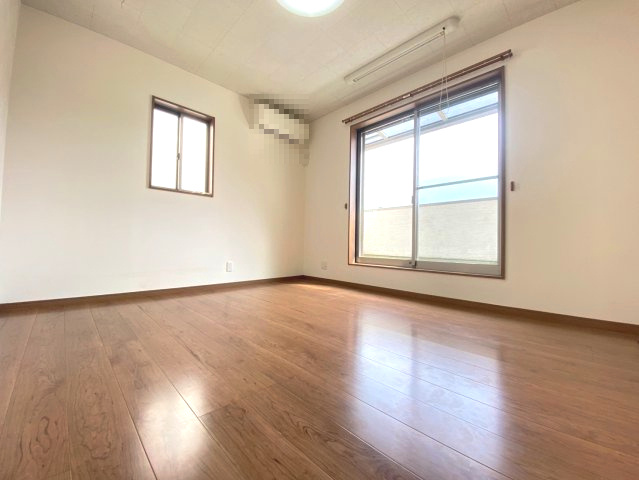 【価格改定】乙訓郡大山崎町字下植野小字寺門の洋室|2階 洋室（約7帖）
主寝室にぴったりの洋室です！南向きで日当たり良好です！
