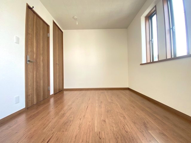 【価格改定】乙訓郡大山崎町字下植野小字寺門の洋室|2階には洋室3室あるので、ライフスタイルに合わせてご活用していただけます！
