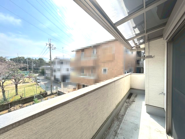 【価格改定】乙訓郡大山崎町字下植野小字寺門のバルコニー|ルーフバルコニーで洋服・お布団の外干しも可能です！
日当たり良好なので、洗濯物もよく乾きそうですね！