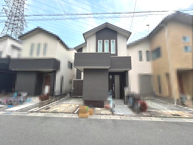 【価格改定】乙訓郡大山崎町字下植野小字寺門の外観|2階：3連窓がアクセントとなっているオシャレな外観です(^^)