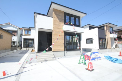 【外観】 | 早稲田4丁目全4棟4号棟 | 駐車3台可能（車種による）