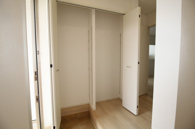 桟橋通4丁目　新築戸建　クレイドルガーデン　１号棟の収納|玄関収納