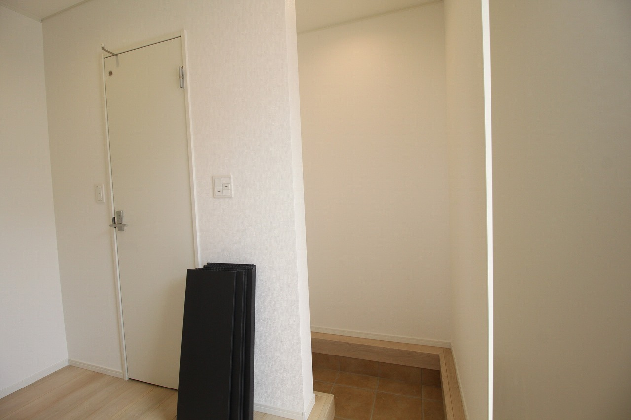 桟橋通4丁目　新築戸建　クレイドルガーデン　１号棟の収納|玄関収納