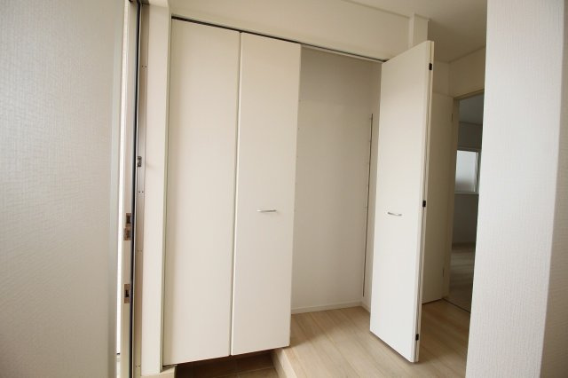 桟橋通4丁目　新築戸建　クレイドルガーデン　１号棟の収納|玄関収納