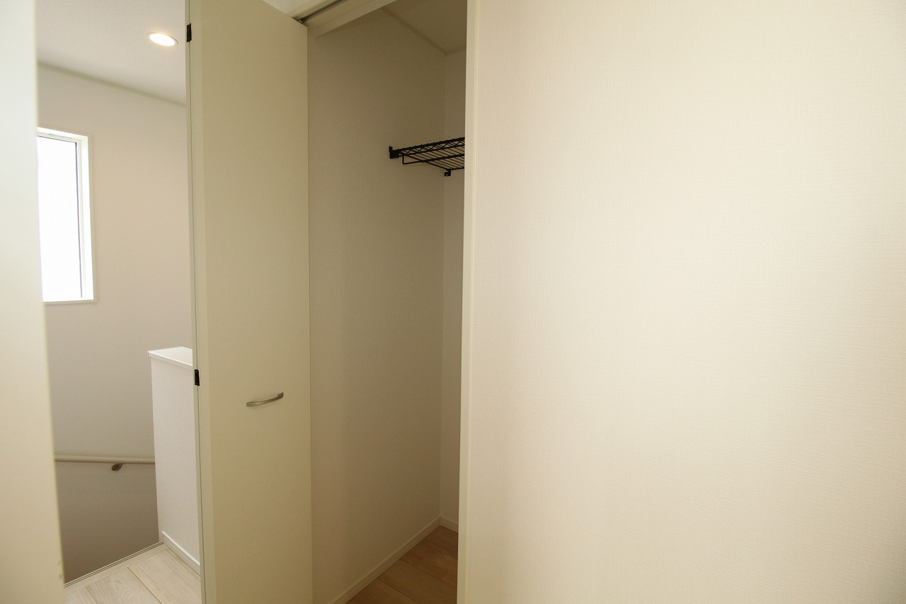 桟橋通4丁目　新築戸建　クレイドルガーデン　１号棟の収納|2F　ホール