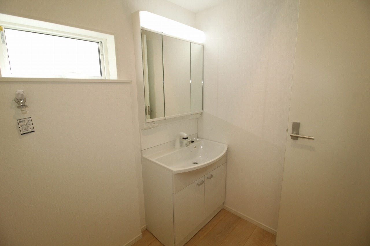 桟橋通4丁目　新築戸建　クレイドルガーデン　１号棟の独立洗面台