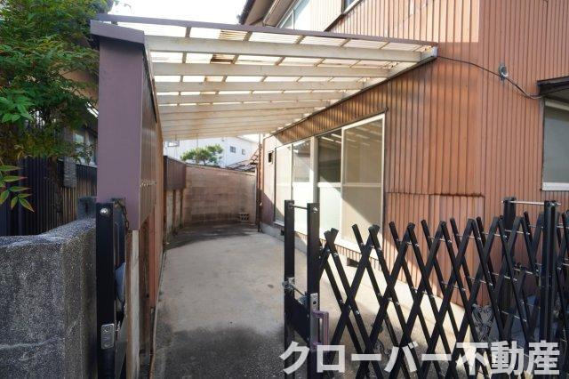 田岡邸の駐車場