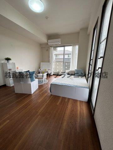 仲介手数料０円！リブローネ南山の居間・リビング