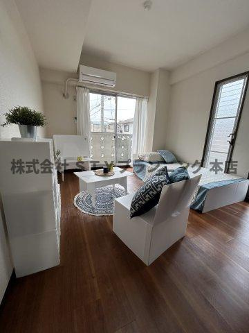 仲介手数料０円！リブローネ南山の居間・リビング