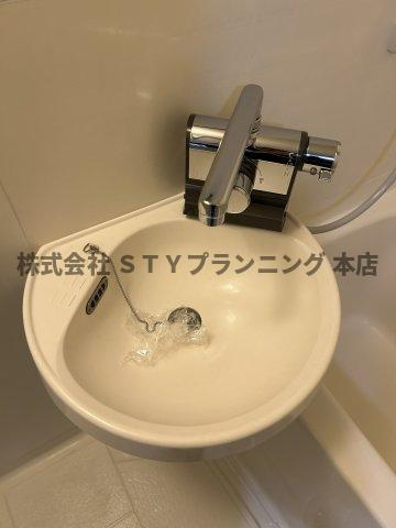 仲介手数料０円！リブローネ南山の洗面所