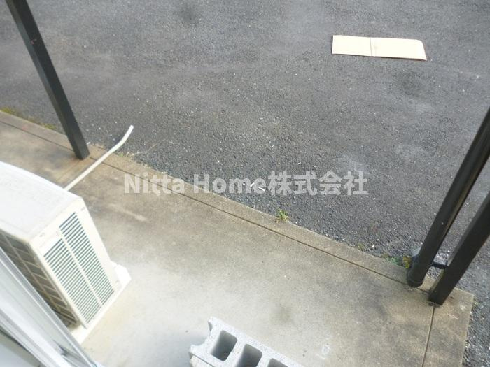 コーポ小谷ヶ丘のバルコニー|専用テラス付き！