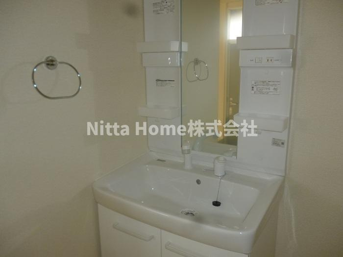 コーポ小谷ヶ丘の洗面所|シャワー付きの洗面化粧台もありますよ★