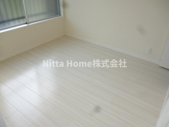 コーポ小谷ヶ丘の内装|こちらの洋室は4.5帖です♪