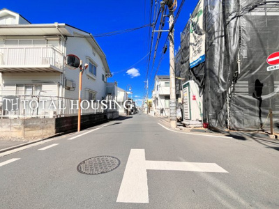 【前面道路含む現地写真】 | 小平市学園西町2丁目　新築戸建　全1棟