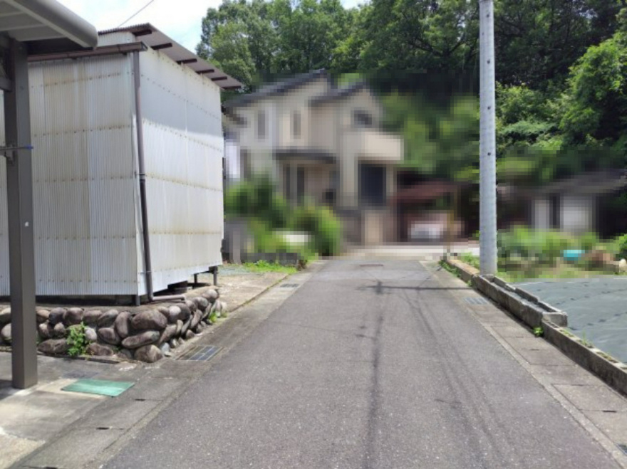 ６４２９３　岐阜市長良中古戸建ての前面道路含む現地写真