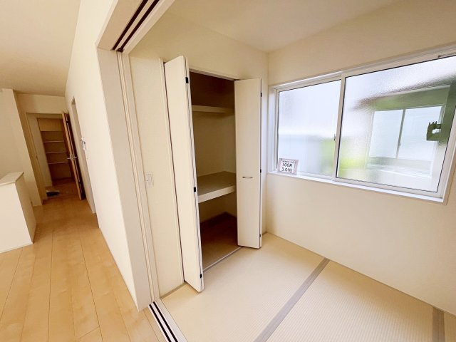 新築戸建・建売　いわき市内郷御台境町1期　Livele Garden　全2棟の収納|上品なベージュ畳を採用した和室には折戸式の収納付きで来客用布団などの収納にも便利です！