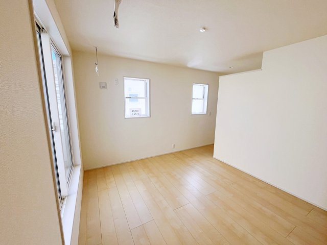 新築戸建・建売　いわき市内郷御台境町1期　Livele Garden　全2棟の洋室|ナチュラルな光が差し込む2面採光の洋室です！ホワイト基調で清楚感たっぷり♪