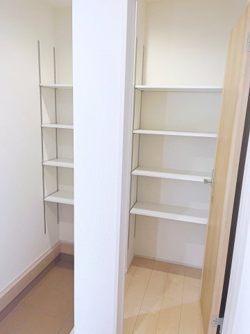 新築戸建・建売　いわき市内郷御台境町1期　Livele Garden　全2棟の収納|可動棚付きなので物の大きさによって高さを変えられるので便利！