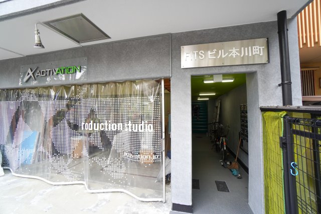 Fitsビル本川町のエントランス