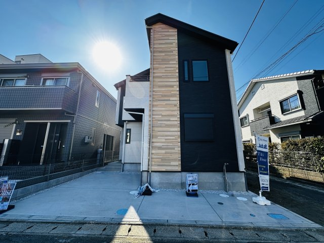 平塚市菫平新築戸建て　2期1号棟の外観