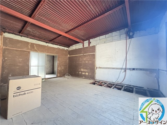 東二見店舗の内装