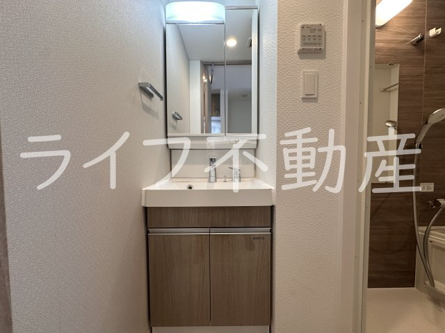 S-RESIDENCE高井田beletaの洗面所|忙しい朝には欠かせない洗面所です