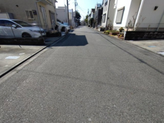 【前面道路含む現地写真】 | 前面道路幅員６ｍ