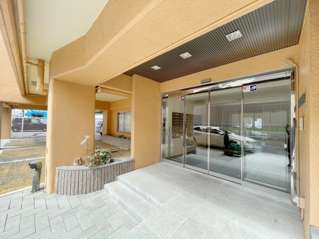 郡山市大町2丁目　信和大町マンション　4F　赤木小・第二中のエントランス