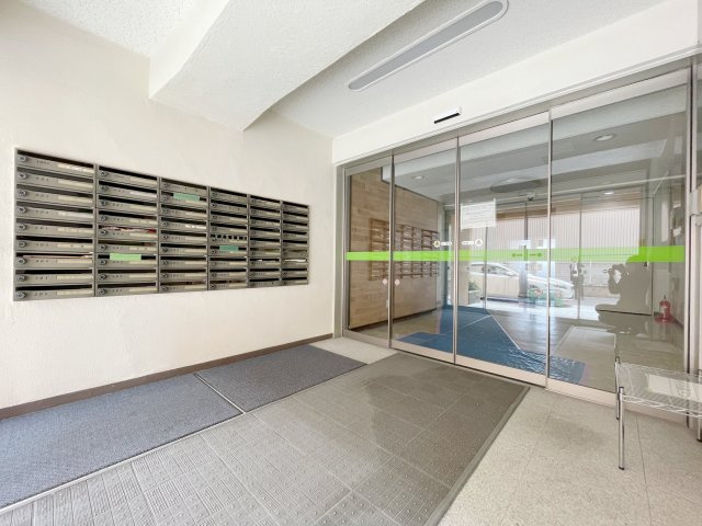 郡山市大町2丁目　信和大町マンション　4F　赤木小・第二中のエントランス