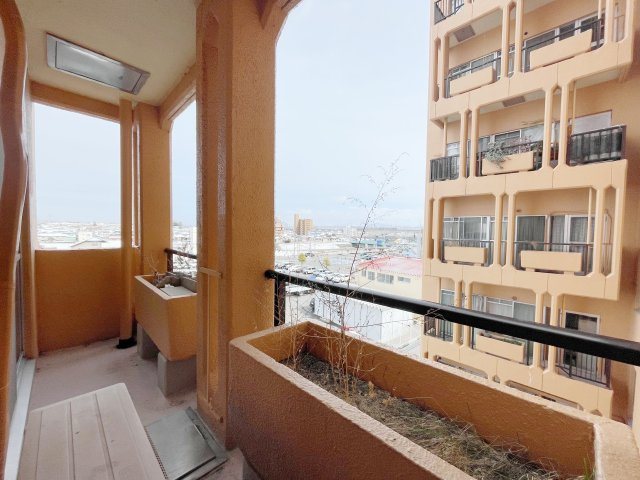 郡山市大町2丁目　信和大町マンション　4F　赤木小・第二中のバルコニー