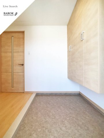 グランデ東雲の玄関