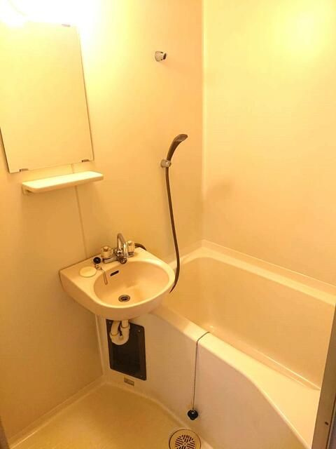 第４瑞穂荘の浴室