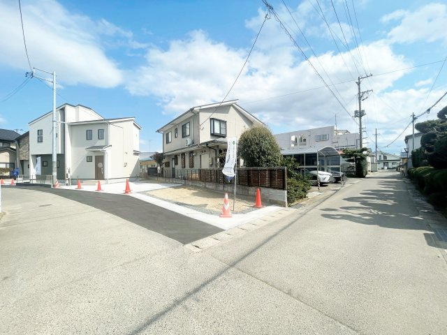 新築戸建・建売　福島市南沢又河原前　BLOOMING GARDEN　全2棟の前面道路含む現地写真