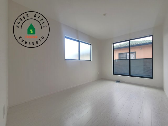 合志市幾久富第1-2棟（1号棟）　の寝室|主寝室には収納力に優れたクローゼットがありますので、お部屋もすっきり片付きます。