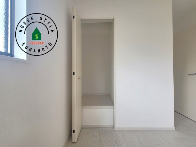 合志市幾久富第1-2棟（1号棟）　の収納|洋服や大きな荷物が多い方や人数の多いご家族などは、一般的なクローゼットよりもウォークインクローゼットのほうが使い勝手が良いです。