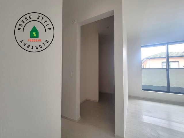 合志市幾久富第1-2棟（2号棟）　の収納|洋服や大きな荷物が多い方や人数の多いご家族などは、一般的なクローゼットよりもウォークインクローゼットのほうが使い勝手が良いです。