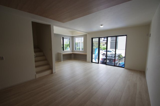 【居間・リビング】 | 【仲介手数料無料！！】日野市百草　新築戸建て（全1棟）1号棟　5299万円