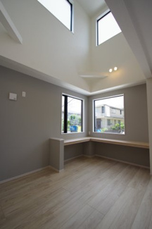 【居間・リビング】 | 【仲介手数料無料！！】日野市百草　新築戸建て（全1棟）1号棟　5299万円