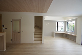 【居間・リビング】 | 【仲介手数料無料！！】日野市百草　新築戸建て（全1棟）1号棟　5299万円