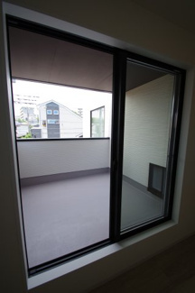 【バルコニー】 | 【仲介手数料無料！！】日野市百草　新築戸建て（全1棟）1号棟　5299万円