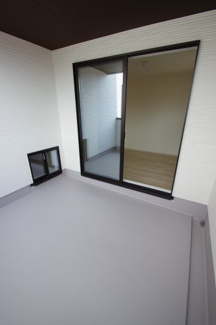 【バルコニー】 | 【仲介手数料無料！！】日野市百草　新築戸建て（全1棟）1号棟　5299万円