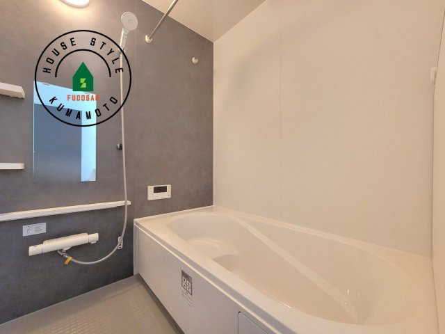 菊池郡大津町大字室第1-3棟（1号棟）　の浴室|1日の疲れを癒してくれる広々バスルーム。雨の日のお洗濯にも大活躍な浴室乾燥機付です！