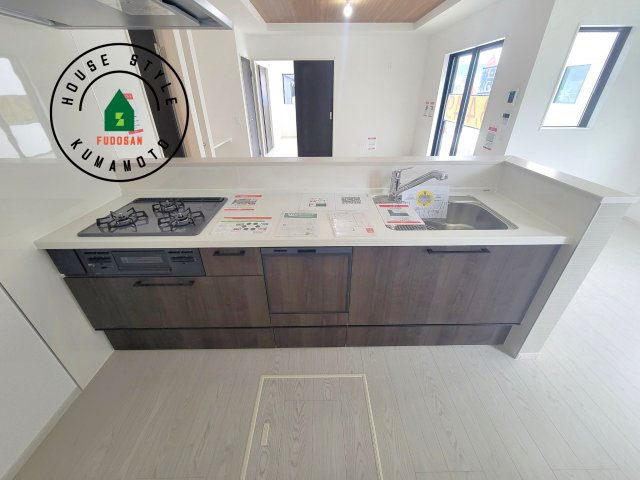 菊池郡大津町大字室第1-3棟（1号棟）　のキッチン|ご家族を近くに感じられる対面キッチンのLDK。会話もはずみそうですね。