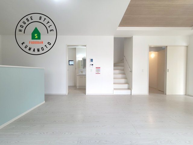 菊池郡大津町大字室第1-3棟（2号棟）　の居間・リビング|キッチンからリビングをしっかり確認できます。家族の笑顔があふれる空間になりそうですね。