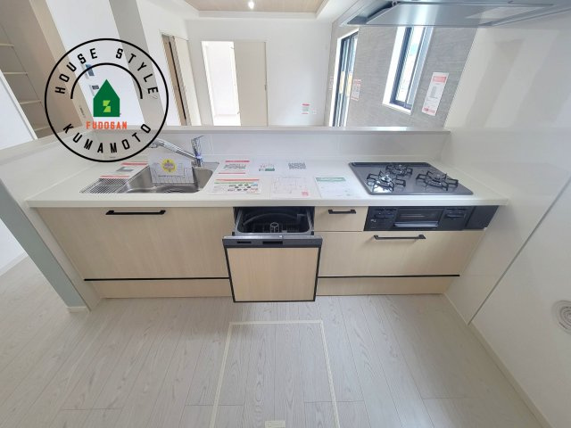 菊池郡大津町大字室第1-3棟（2号棟）　のキッチン|ご家族を近くに感じられる対面キッチンのLDK。会話もはずみそうですね。