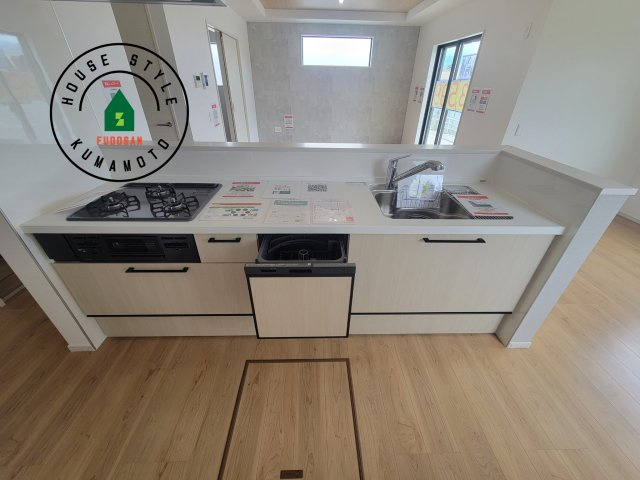 菊池郡大津町大字室第1-3棟（3号棟）　のキッチン|ご家族を近くに感じられる対面キッチンのLDK。会話もはずみそうですね。