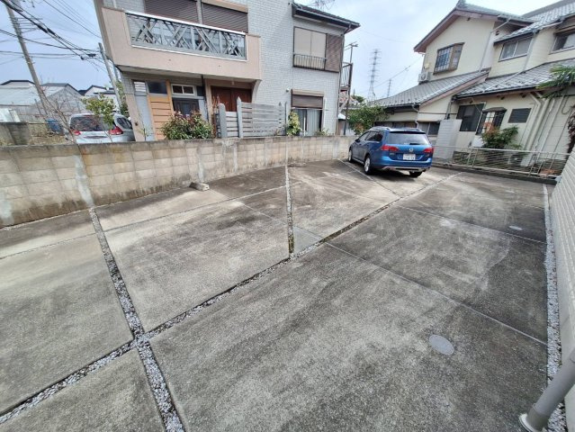 グレースメゾンの駐車場