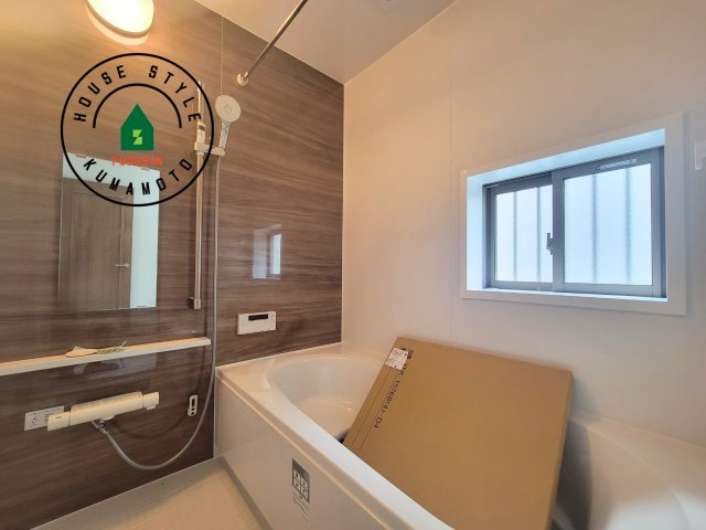 熊本市東区湖東3丁目第1-2棟（1号棟）の浴室|1日の疲れを癒してくれる広々バスルーム。雨の日のお洗濯にも大活躍な浴室乾燥機付です！